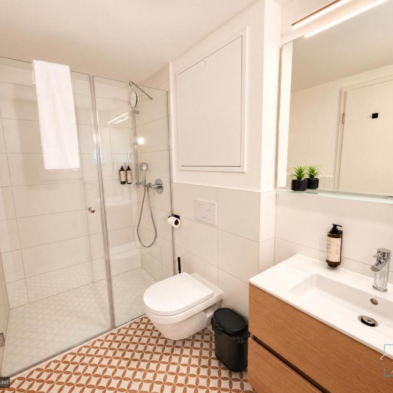 Homely Stay - Modern TownHouse - Deluxe Apartment mit Balkon und 2 Schlafzimmern - 13