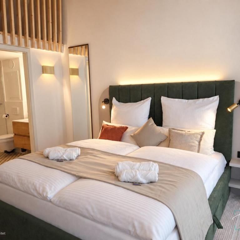 Homely Stay - Modern TownHouse - Deluxe Apartment mit Balkon und 2 Schlafzimmern - 23