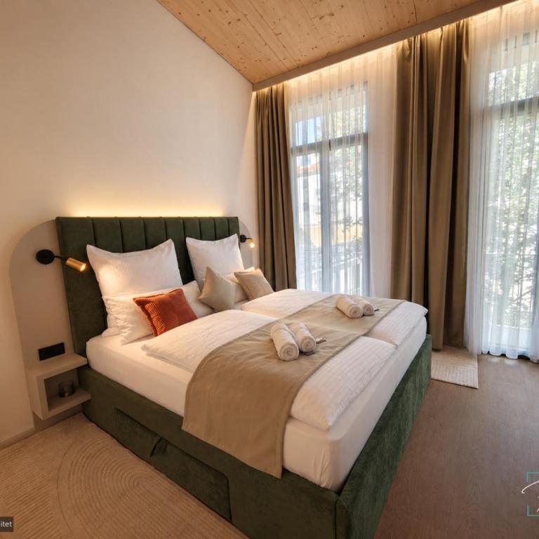 Homely Stay - Modern TownHouse - Deluxe Apartment mit Balkon und 2 Schlafzimmern - 24