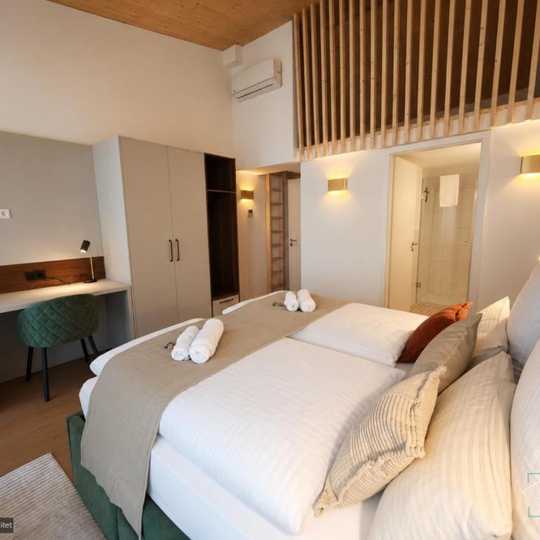 Homely Stay - Modern TownHouse - Deluxe Apartment mit Balkon und 2 Schlafzimmern - 25