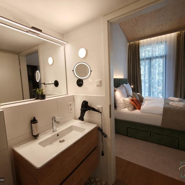 Homely Stay - Modern TownHouse - Deluxe Apartment mit Balkon und 2 Schlafzimmern - 27
