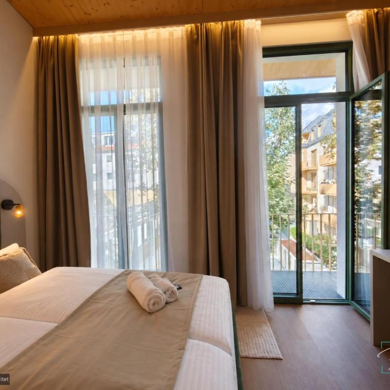 Homely Stay - Modern TownHouse - Deluxe Apartment mit Balkon und 2 Schlafzimmern - 28