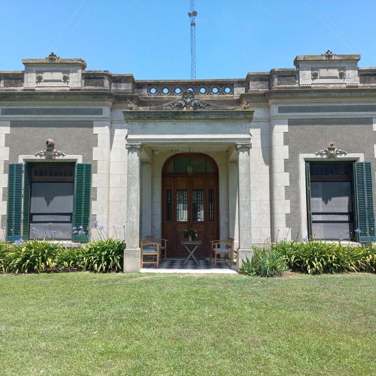 Encantadora estancia con pileta y parque privados - Casa de 4 dormitorios - 24
