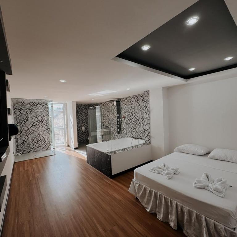 Kasakir Hotel Marinilla - Suite con bañera de hidromasaje - Cama extragrande - 2