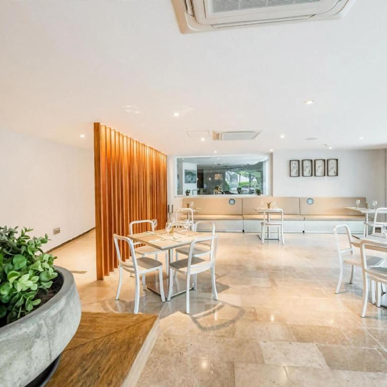 Luxurious 3-Bedroom Apartment with Shared Pool in Bolvar - Apartment - 27