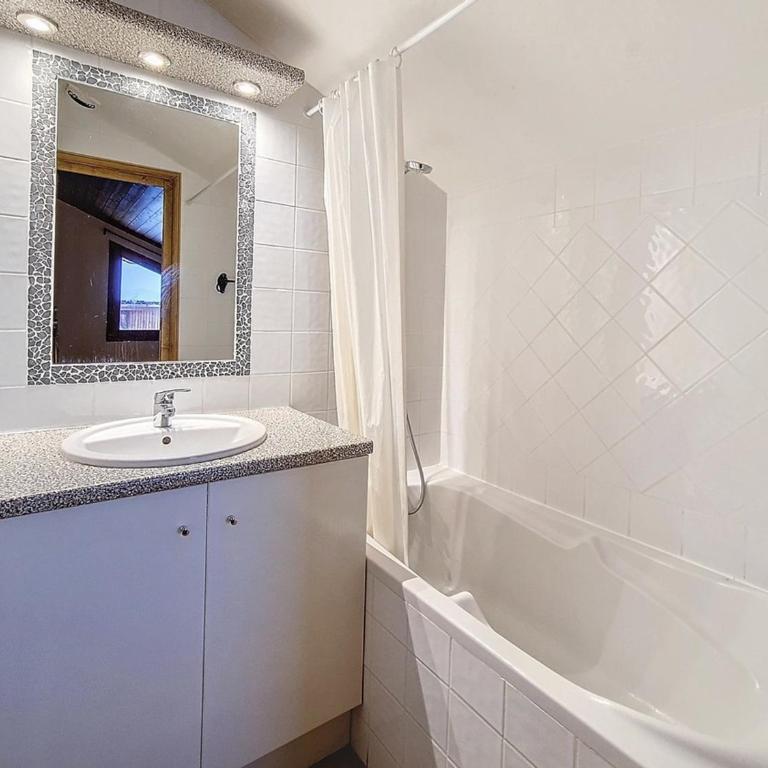 Triplex Spacieux au Pied des Pistes avec Balcons - Appartement 5 Chambres - 13