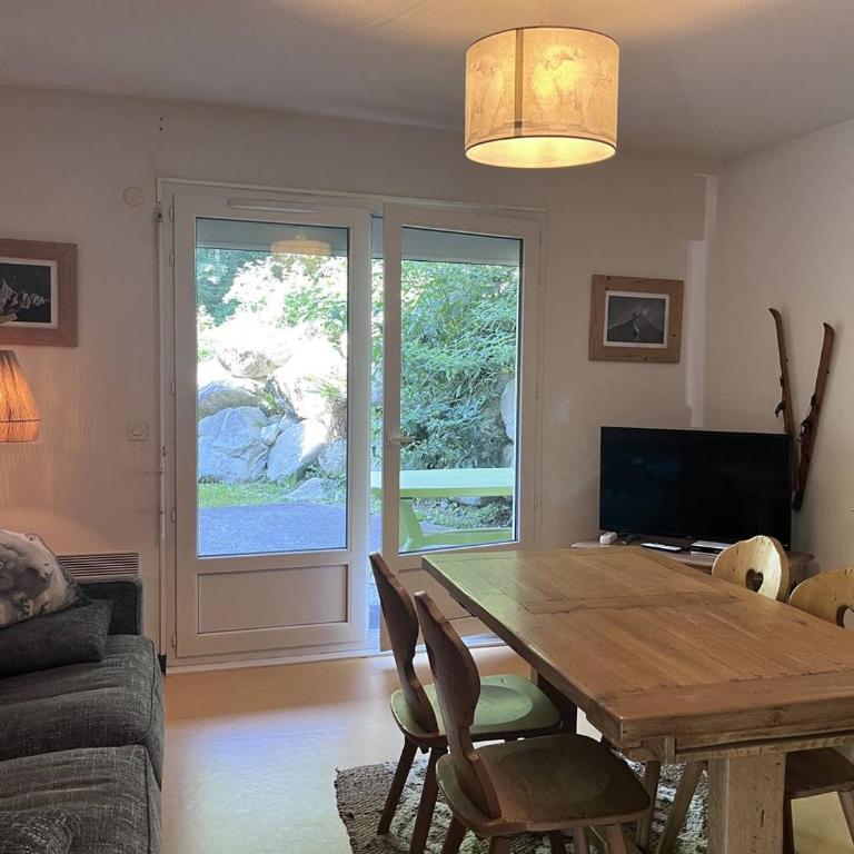 Charmant appartement à Cauterets avec terrasse et parking privé - FR-1-812-27 - Appartement - 1