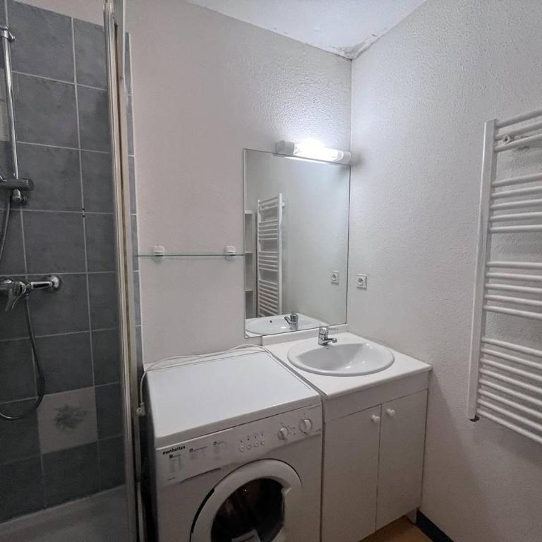 Charmant appartement à Cauterets avec terrasse et parking privé - FR-1-812-27 - Appartement - 5