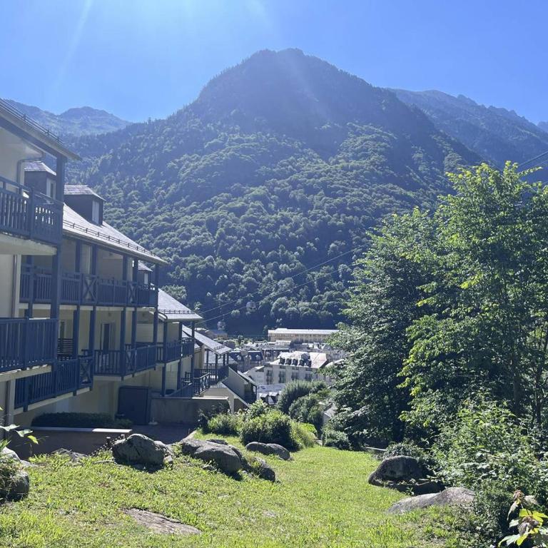 Charmant appartement à Cauterets avec terrasse et parking privé - FR-1-812-27 - Appartement - 6