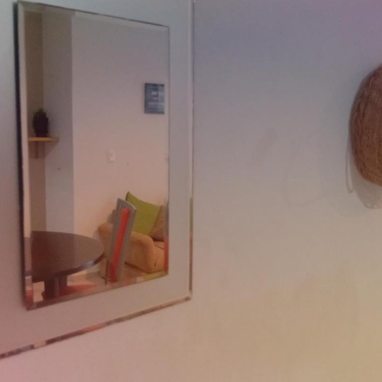 Relaxing beachfront loft - Suite con cama grande y balcón - 17