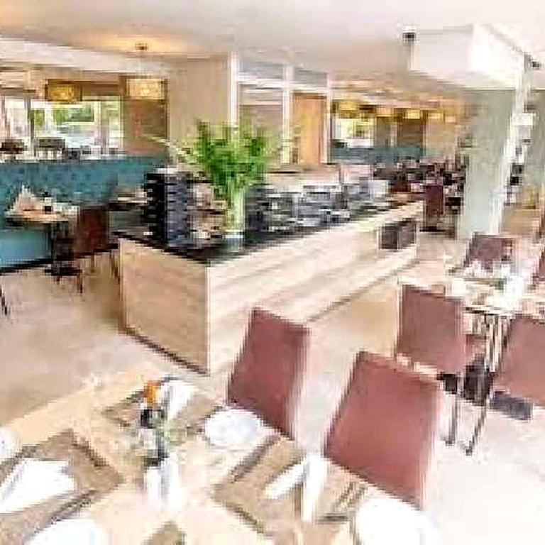 Luxurious 3-Bedroom Apartment with Shared Pool in Bolvar - Apartment - 29