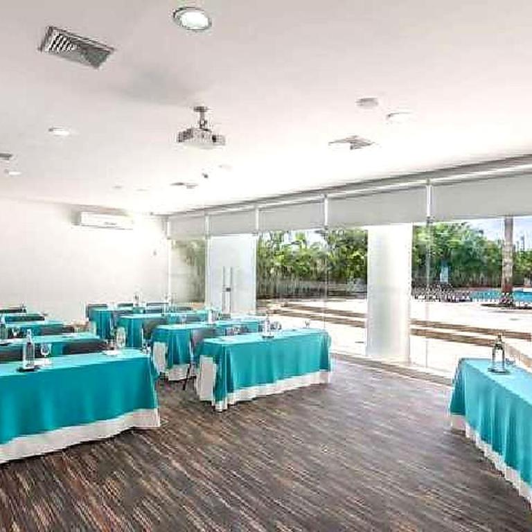 Luxurious 3-Bedroom Apartment with Shared Pool in Bolvar - Apartment - 31