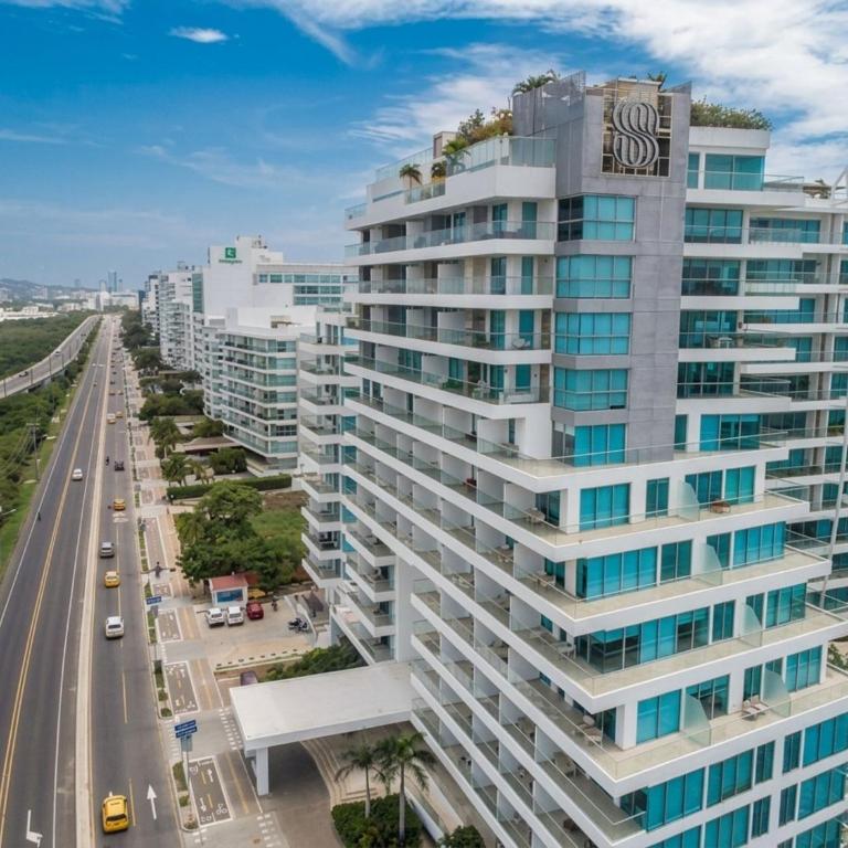 Luxurious 3-Bedroom Apartment with Shared Pool in Bolvar - Apartment - 33