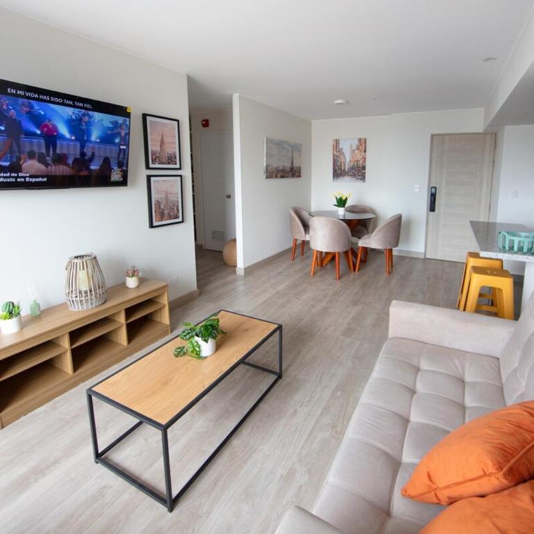 Spacious Modern 3BR in Av Javier Prado High-Rise - One-Bedroom Apartment - 4
