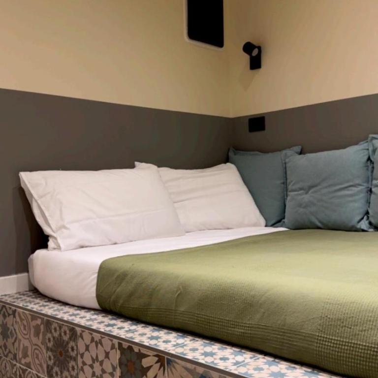Residenza Duca degli Abruzzi - Three-Bedroom Apartment - 17