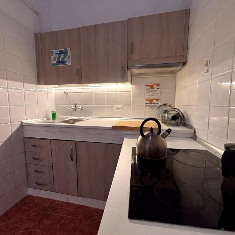 Hostel Banana Surf House - Posto Letto in Dormitorio Maschile per 4 Persone - 13