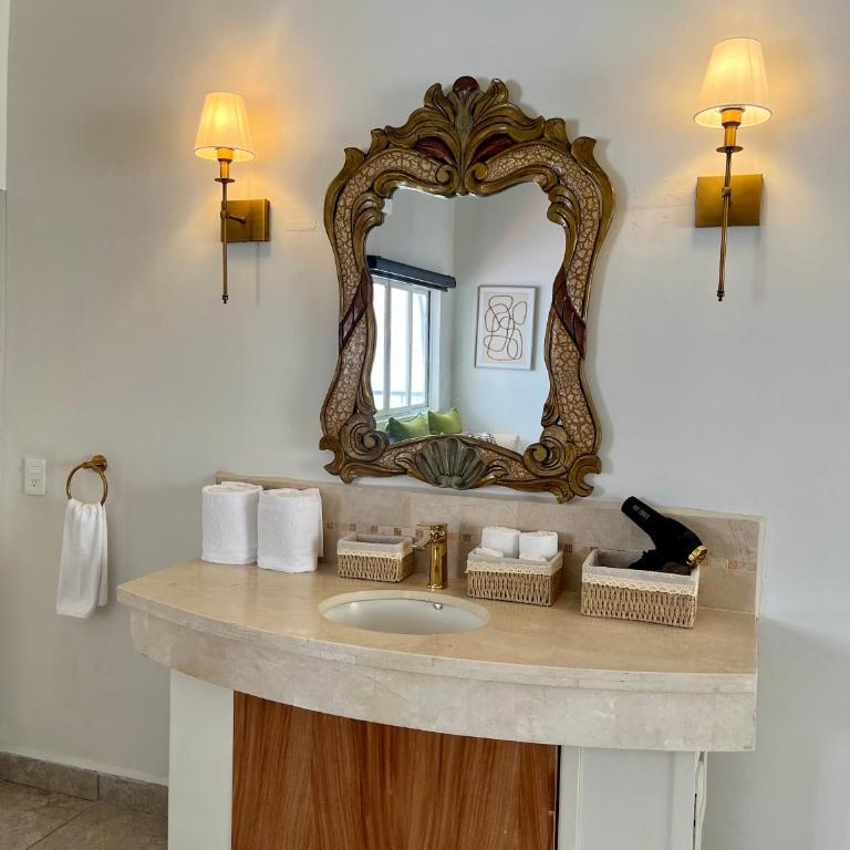 Cozy PH in the heart Romantic Zone - One-Bedroom Apartment - 10