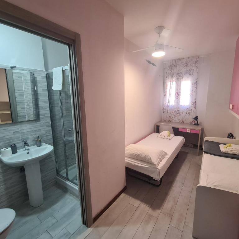 Bologna Vibes - 6 Rooms with Baths - Self Check in - 10 Guests - Apartment - 6