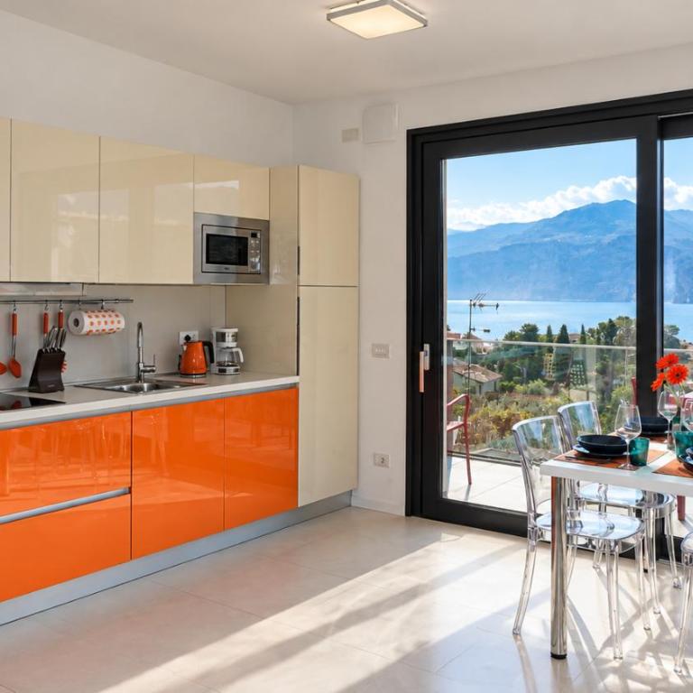 Blue Sky Garda - Sunset - Deluxe Apartment mit Balkon und 2 Schlafzimmern - 3