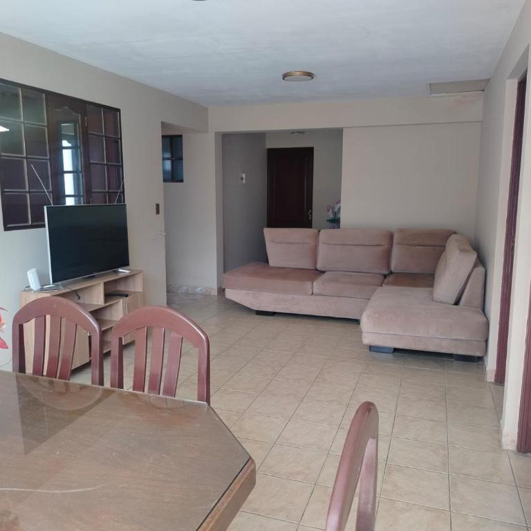 Departamento privado en casa familiar - Apartamento de 2 dormitorios - 6