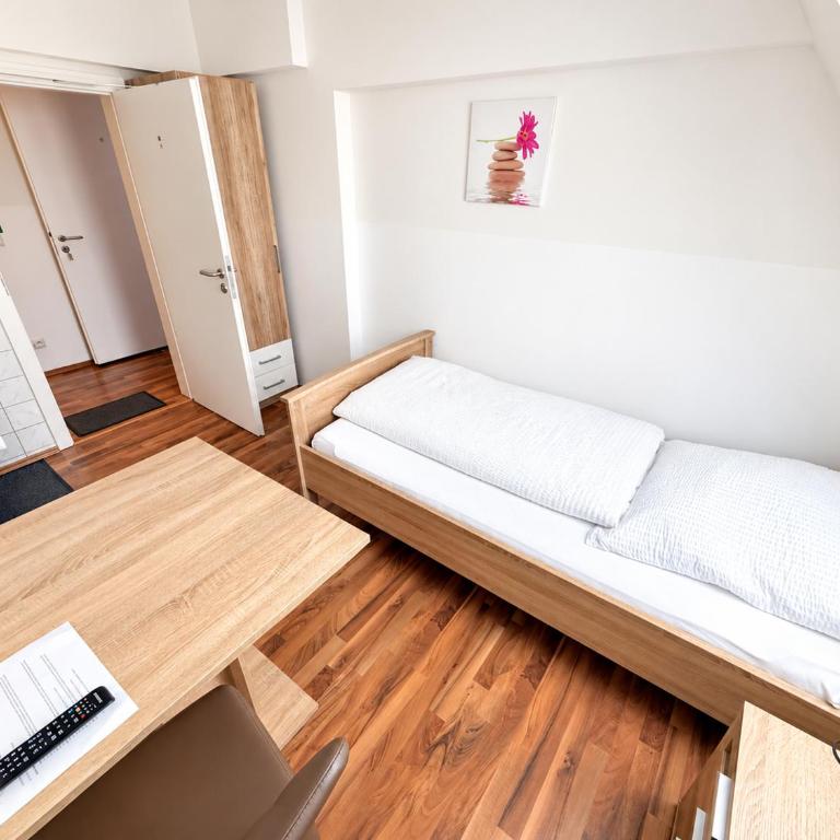 Gästehaus - Lindengarten - Einzelzimmer mit Gemeinschaftsbad - 1