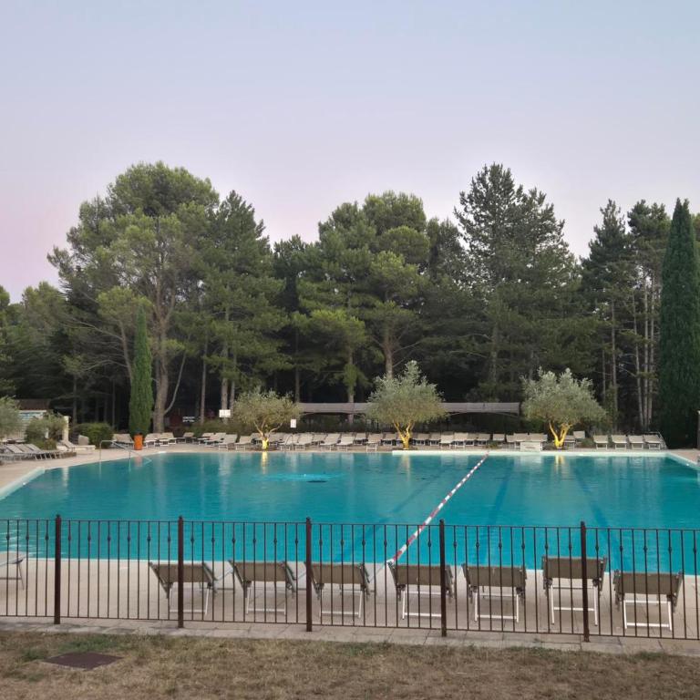 Charmant bastidon climatisé terrasse et jardin dans domaine naturiste Mont Ventoux - Maison 2 Chambres - 13