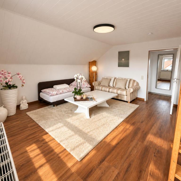 Gemütlich und ruhige Unterkunft - Apartment mit Aussicht und Balkon - 1