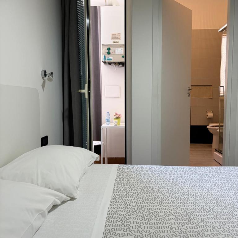 Your Bed Napoli - Doppelzimmer mit Balkon und eigenem Bad - 12