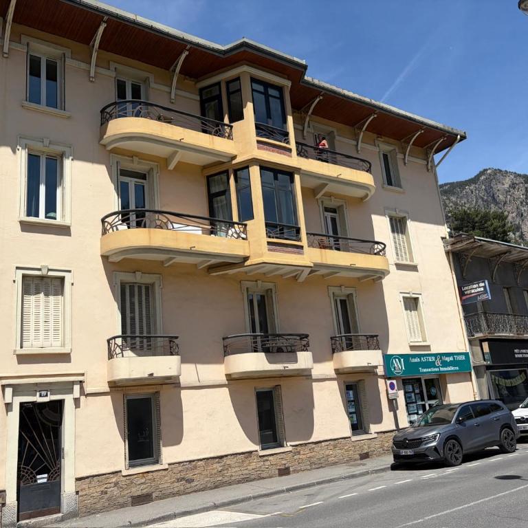Briancon and Serre Chevalier - ski & hike & bike Art Deco Penthouse Petsche - Appartement 3 Chambres - 70