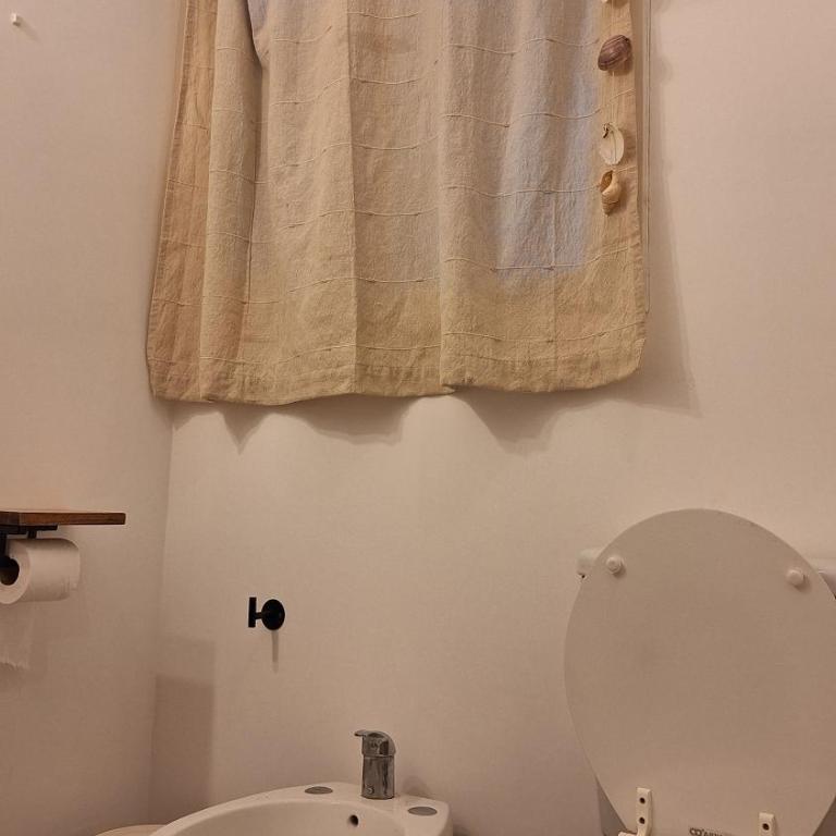 Casa a 3 cuadras del mar, amplio parrillero techado y cochera - Casa de 3 dormitorios - 38
