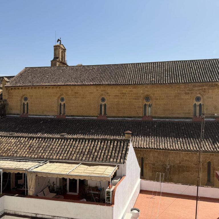 Ático Aguayos con terraza y cuatro dormitorios. - Apartment - 70