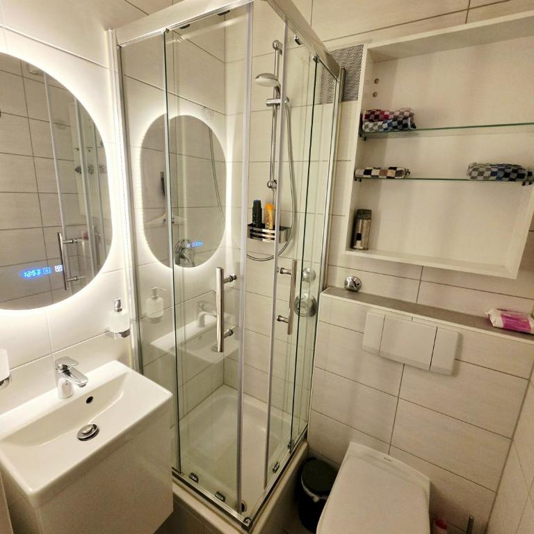 Gemütliches Zimmer mit eigenem Bad nahe Pfanzeltplatz - Einzelzimmer mit eigenem Bad - 2