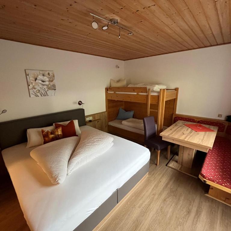 Ferienwohnungen Pension Prünster - Apartment mit Balkon - 2