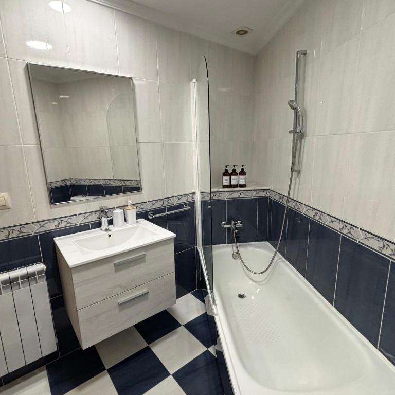 Apartamento Os Horreos de Combarro - Three-Bedroom Apartment - 1