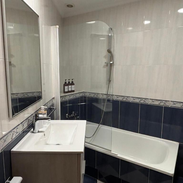Apartamento Os Horreos de Combarro - Three-Bedroom Apartment - 28