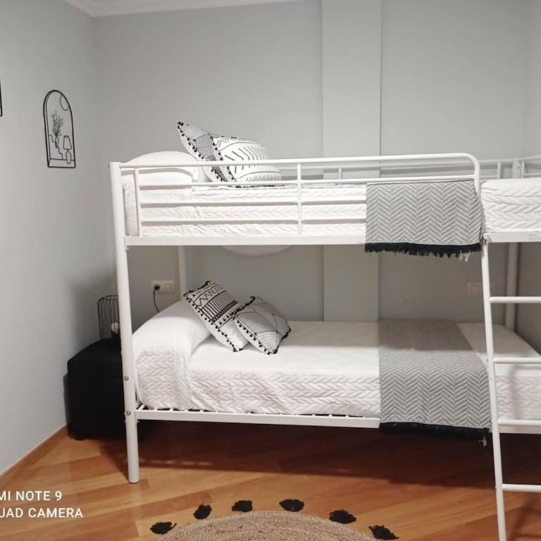 Apartamento Os Horreos de Combarro - Three-Bedroom Apartment - 41