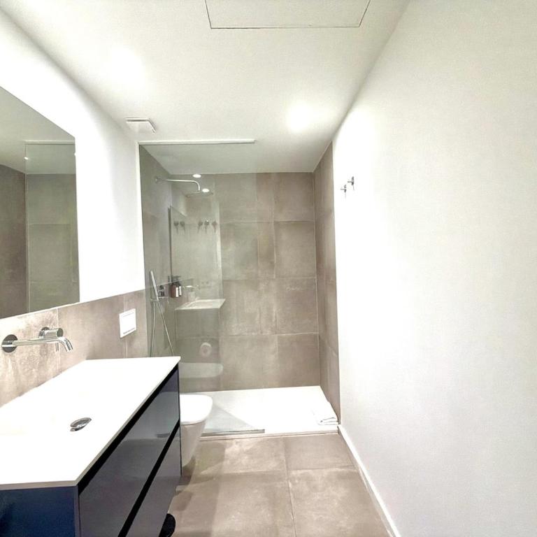 Spacious 2BR,2BA Near Nou Mestalla Valencia - Appartamento con 2 Camere da Letto - 43