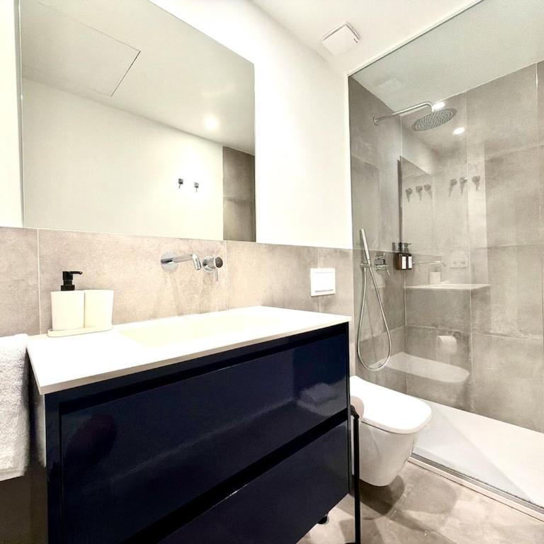 Spacious 2BR,2BA Near Nou Mestalla Valencia - Appartamento con 2 Camere da Letto - 48