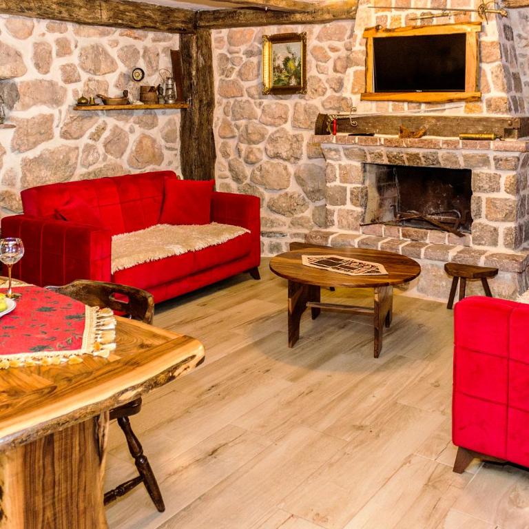 Old stone house with swimming pool Etno House Perazic - Maison 2 Chambres - 5