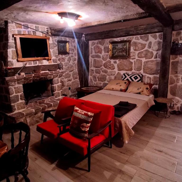 Old stone house with swimming pool Etno House Perazic - Maison 2 Chambres - 27