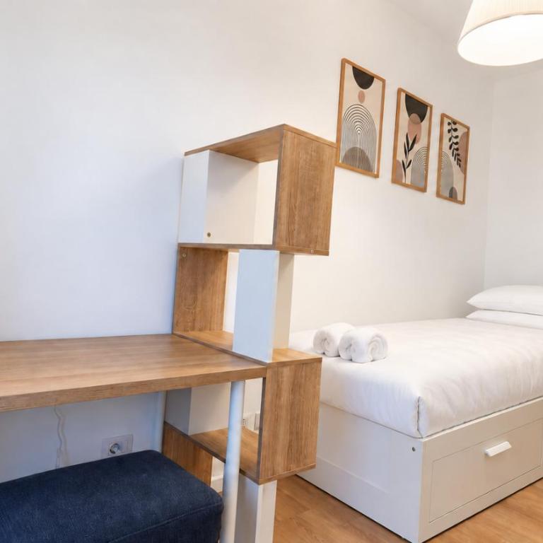 Elegantis Trastevere Family Apartment with Terrace - Near Tram, Train and Bus for the City Centre - Apartment mit 2 Schlafzimmern und Balkon - 16