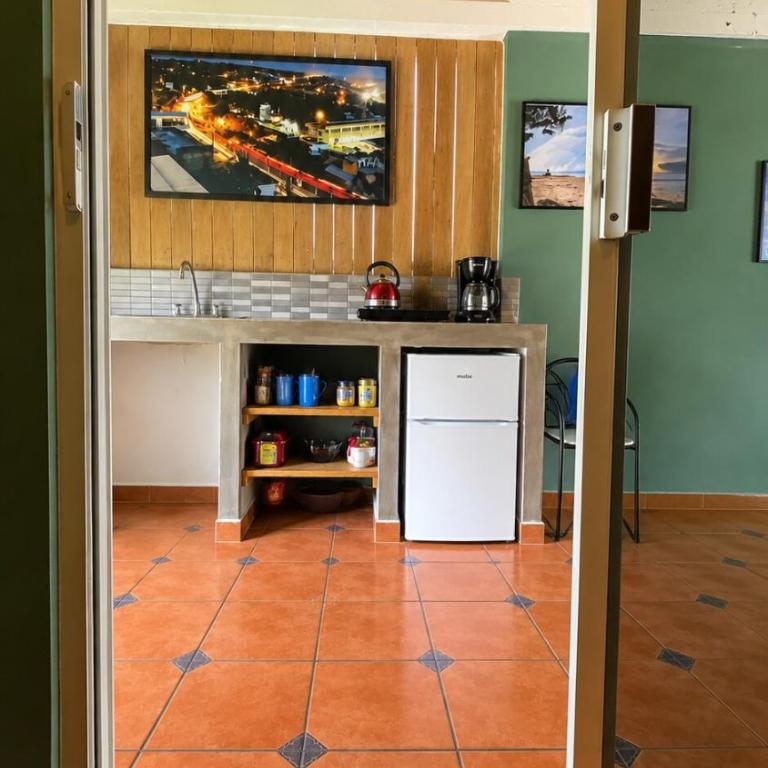 Spacious 1BR Ocean View Penthouse w Private Rooftop - One-Bedroom Apartment - 7