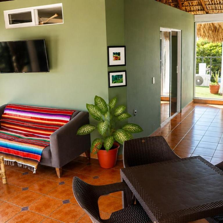 Spacious 1BR Ocean View Penthouse w Private Rooftop - One-Bedroom Apartment - 8