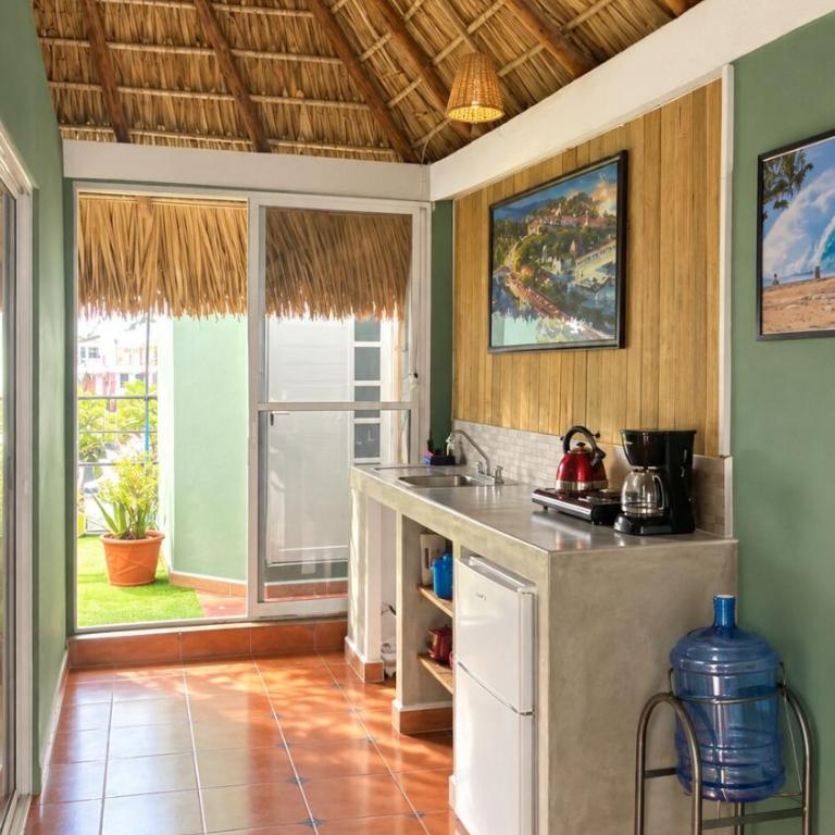 Spacious 1BR Ocean View Penthouse w Private Rooftop - One-Bedroom Apartment - 13