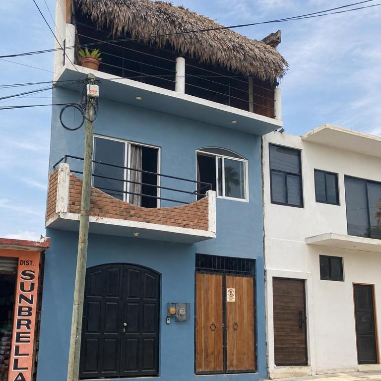 Spacious 1BR Ocean View Penthouse w Private Rooftop - One-Bedroom Apartment - 19