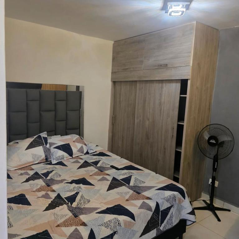 ECXEPCIONAL y ELEGANTE APARTAMENTO - Three-Bedroom Apartment - 12