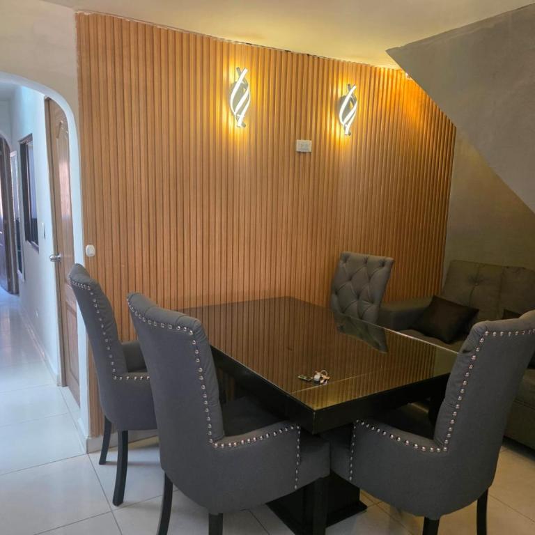 ECXEPCIONAL y ELEGANTE APARTAMENTO - Three-Bedroom Apartment - 11