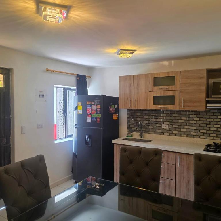 ECXEPCIONAL y ELEGANTE APARTAMENTO - Three-Bedroom Apartment - 13