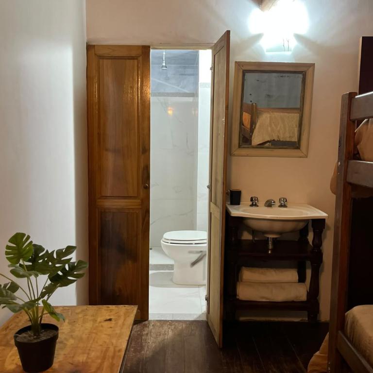 Hostel Llahuen - Triple Room with Private Bathroom - 1