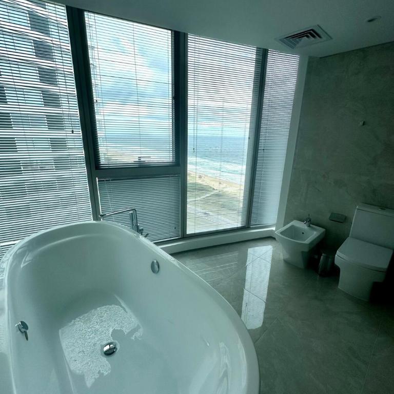 LUXURY apartment in Trump Tower, oceanfront - Apartamento - 54